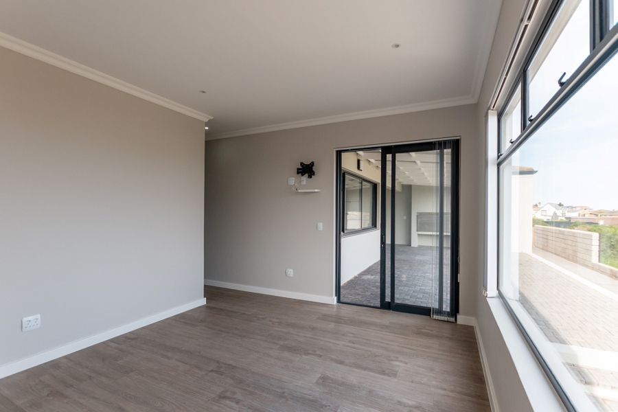 4 Bedroom Property for Sale in Myburgh Park Western Cape